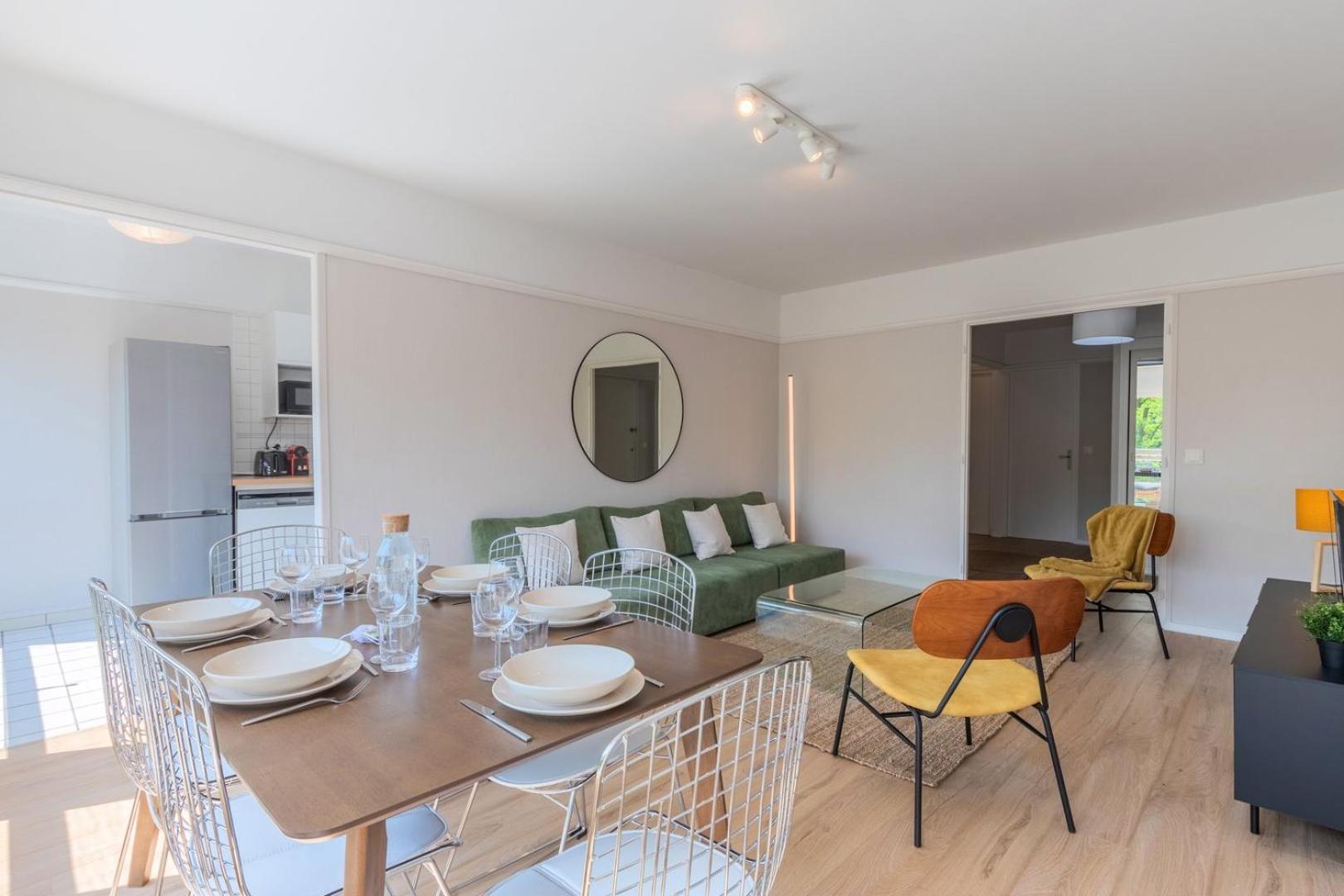 Spacious 3 Bedroom Apartment & Private Parking! Lambersart Ngoại thất bức ảnh