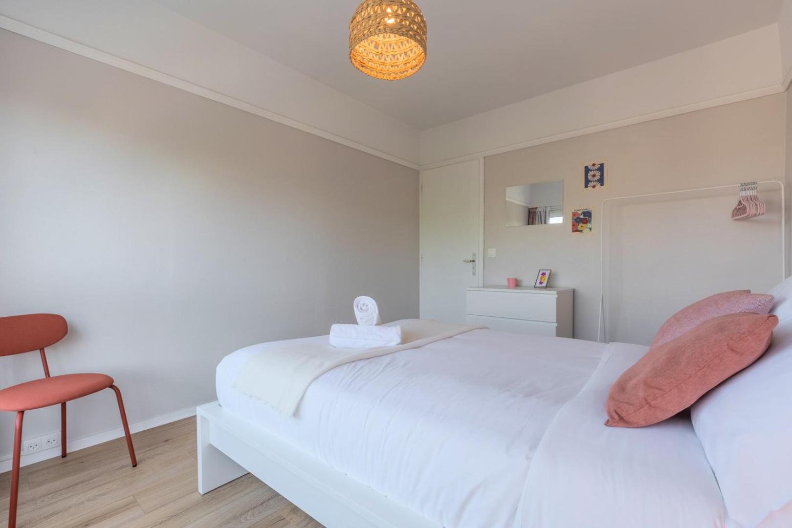 Spacious 3 Bedroom Apartment & Private Parking! Lambersart Ngoại thất bức ảnh